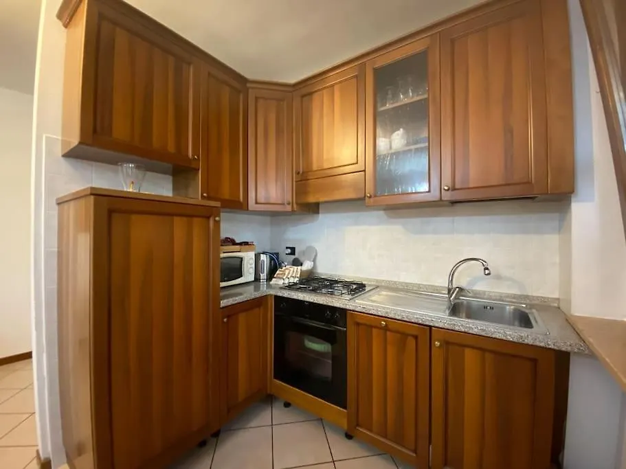 Family House With Free Parking, 450M From Beach Lazise Apartment