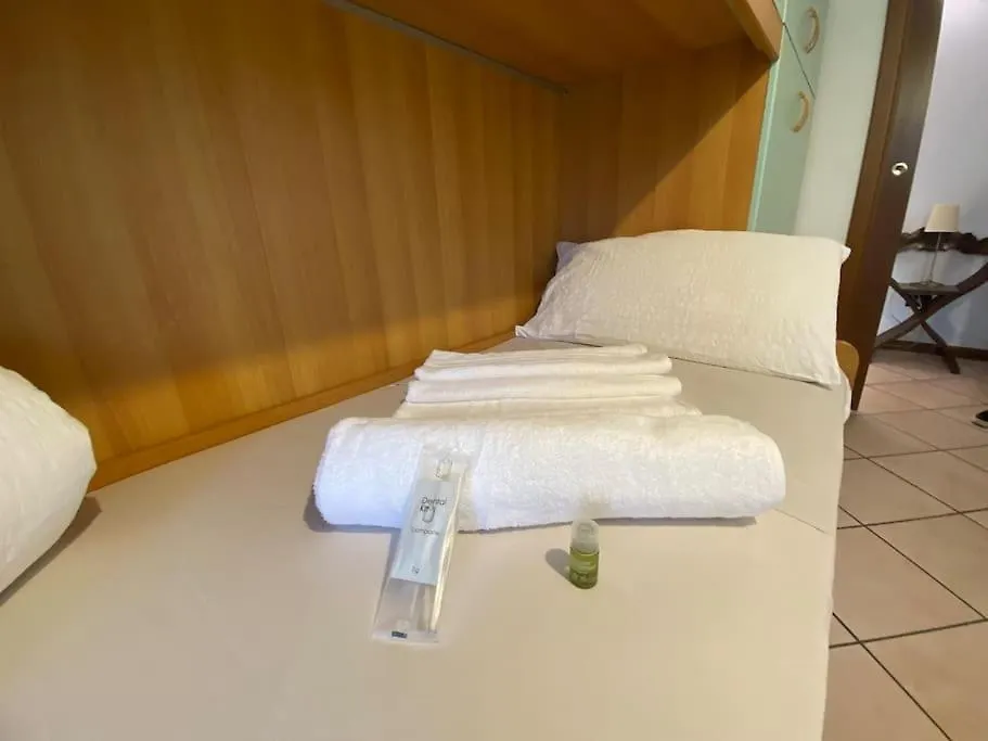 Family House With Free Parking, 450M From Beach Lazise Apartment